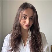 Sono Arianna, studentessa di lingue. Offro ripetizioni per studenti di ogni livello in lingua (inglese, francese, tedesco)